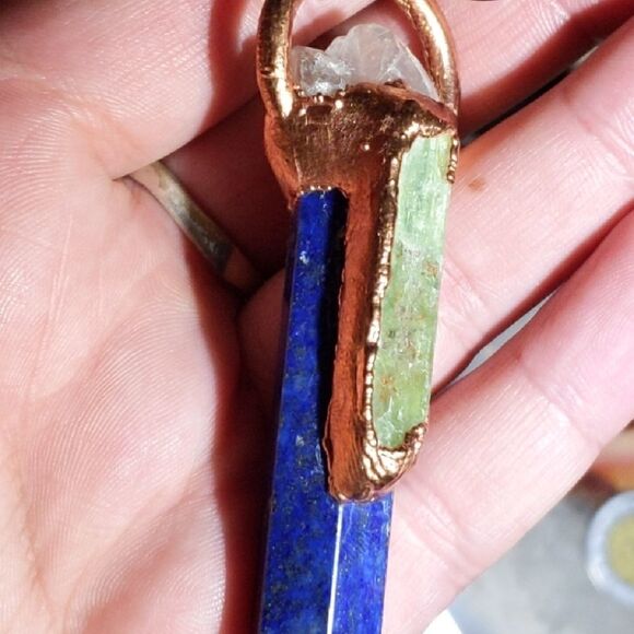 'Lyniverif' Green Kyanite, Lapis Lazuli Tower & Raw Quartz Cluster Necklace - Picture 6 of 8
